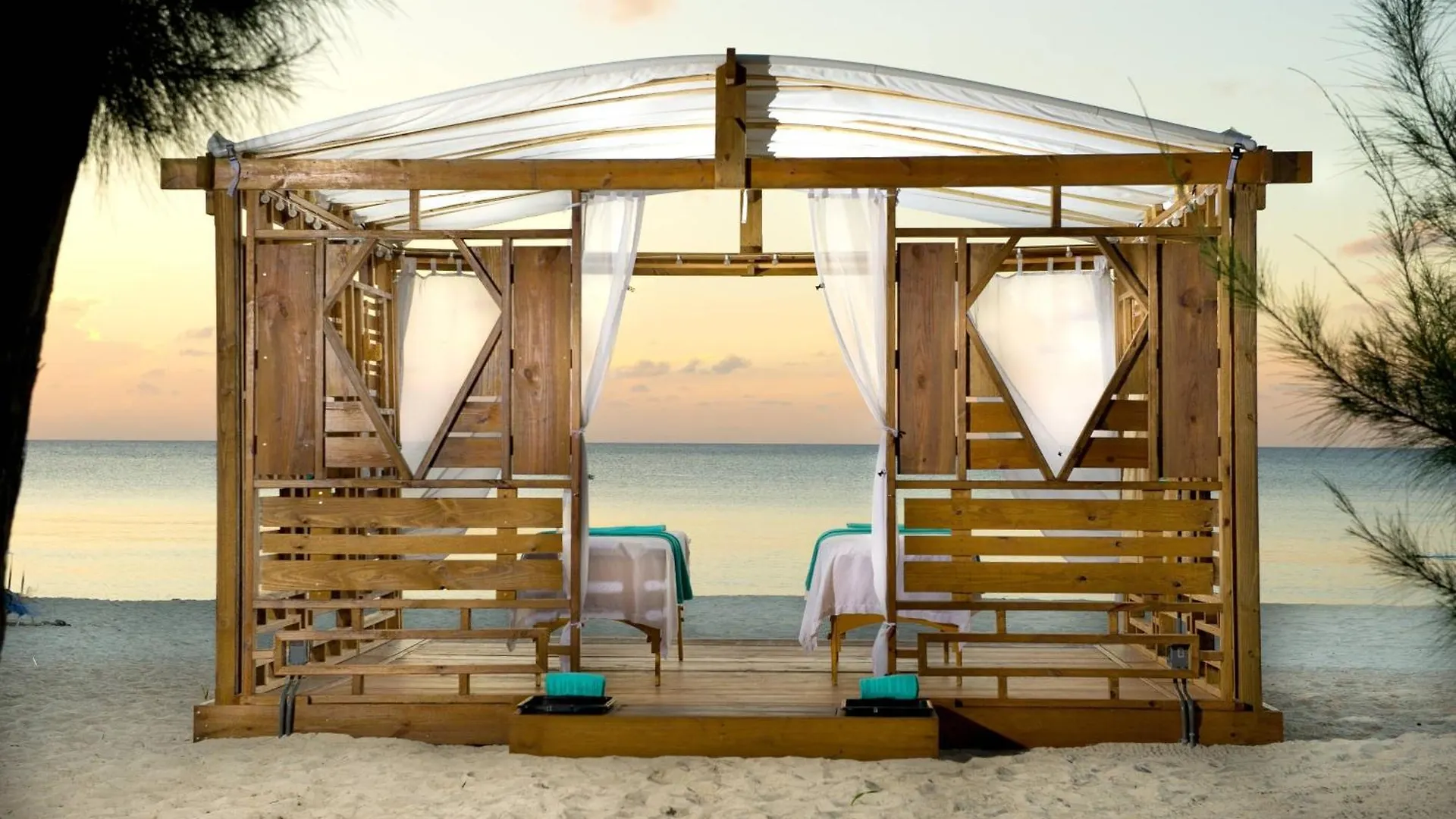 The Westin Grand Cayman Seven Mile Beach Resort & Spa West Bay 4*,  Cayman Adaları